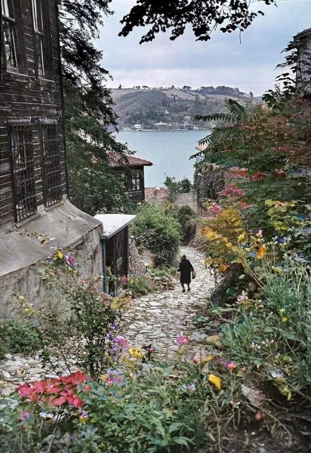 Rumelihisarı Sokakları, 1962 Ara Güler arşivinden
